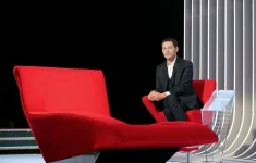marc-olivier-fogiel-s-offre-un-divan-sur-france-3.webp